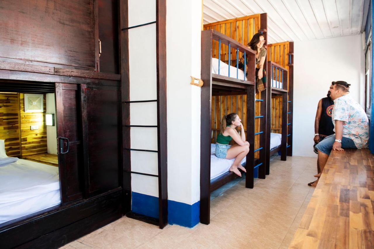 Mad Monkey Luang Prabang (Adults Only) Hostel Exterior photo