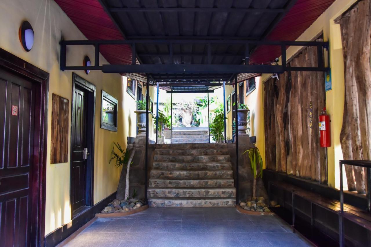 Mad Monkey Luang Prabang (Adults Only) Hostel Exterior photo
