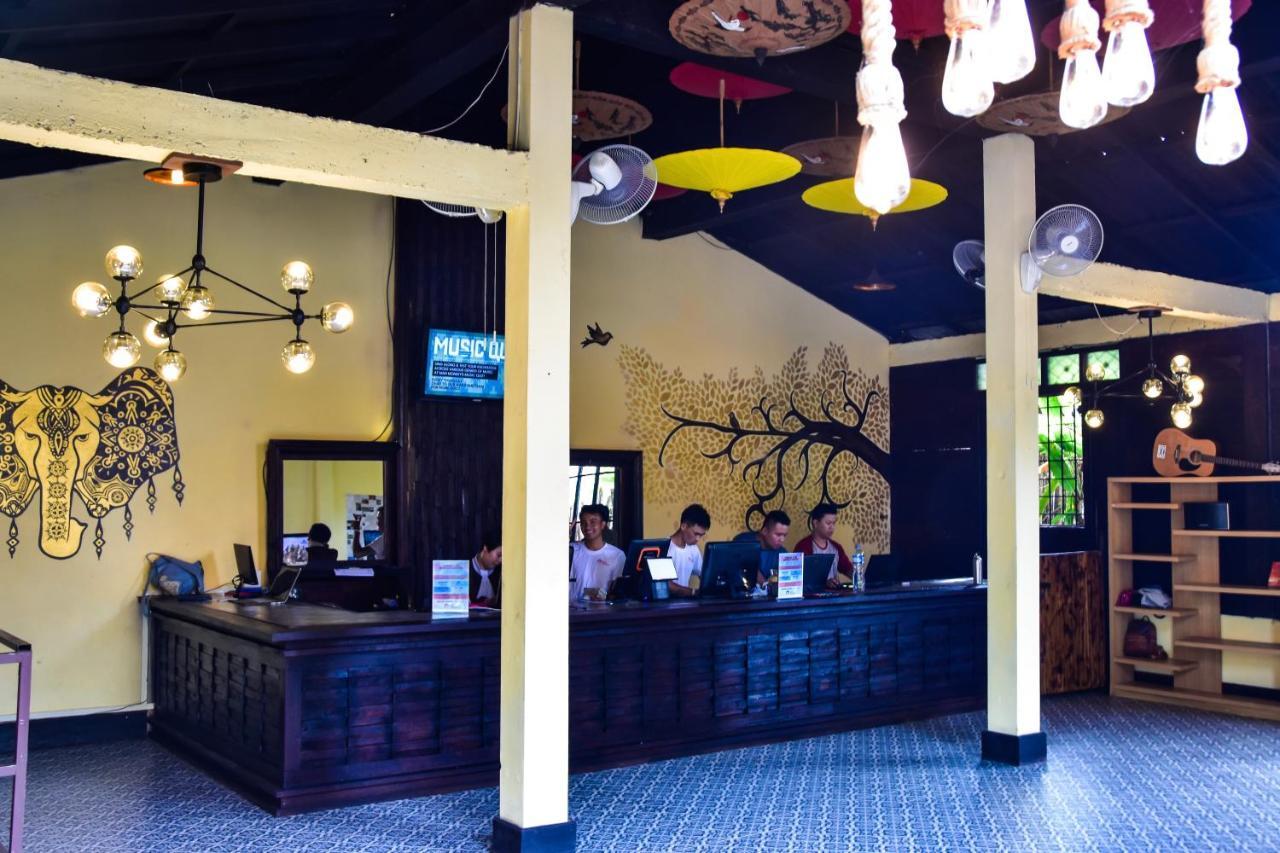 Mad Monkey Luang Prabang (Adults Only) Hostel Exterior photo